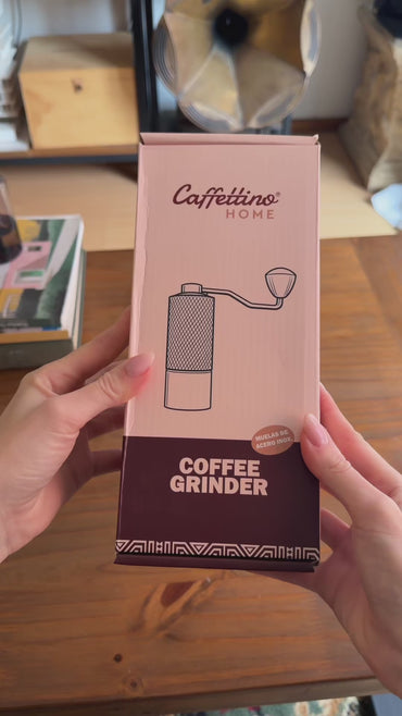 Molinillo manual Caffettino con sistema de regulación interna.